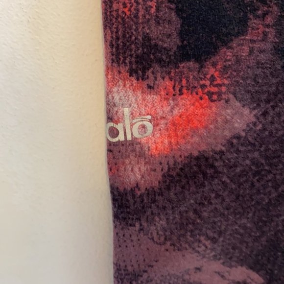Alo Ruby Red Smoke Print Airbrush Leggings Size Small - Picture 9 of 12